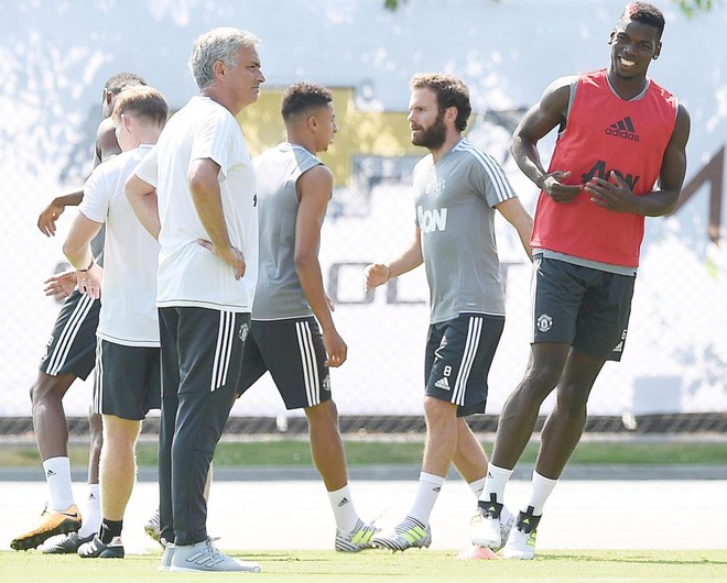 Giờ th&igrave; Mourinho đ&atilde; c&oacute; 2 đội h&igrave;nh xoay tua ở Man Utd - Ảnh 1.