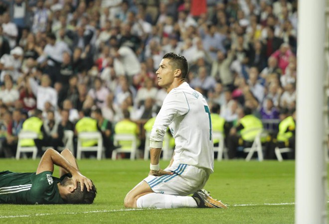 Bụng bầu vượt mặt, bạn gái Ronaldo vẫn diện quần jean thắt dây lưng - Ảnh 5.