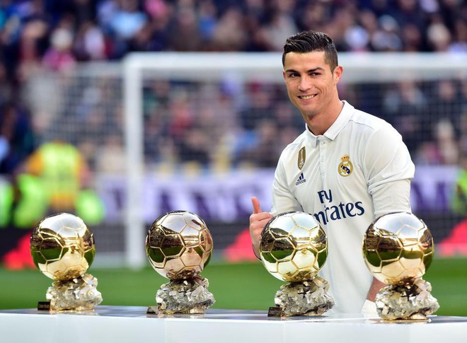Thứ Năm này, Ronaldo nhận Quả bóng vàng dưới tháp Eiffel - Ảnh 1.