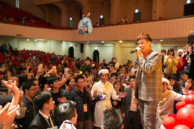 Ngô Kiến Huy đại diện Việt Nam biểu diễn cho Lễ hội văn hoá tại Hàn Quốc, hớp hồn fan nữ bằng loạt hit sôi động - Ảnh 5.