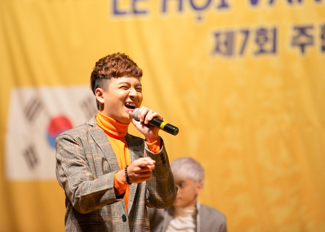 Ngô Kiến Huy đại diện Việt Nam biểu diễn cho Lễ hội văn hoá tại Hàn Quốc, hớp hồn fan nữ bằng loạt hit sôi động - Ảnh 3.