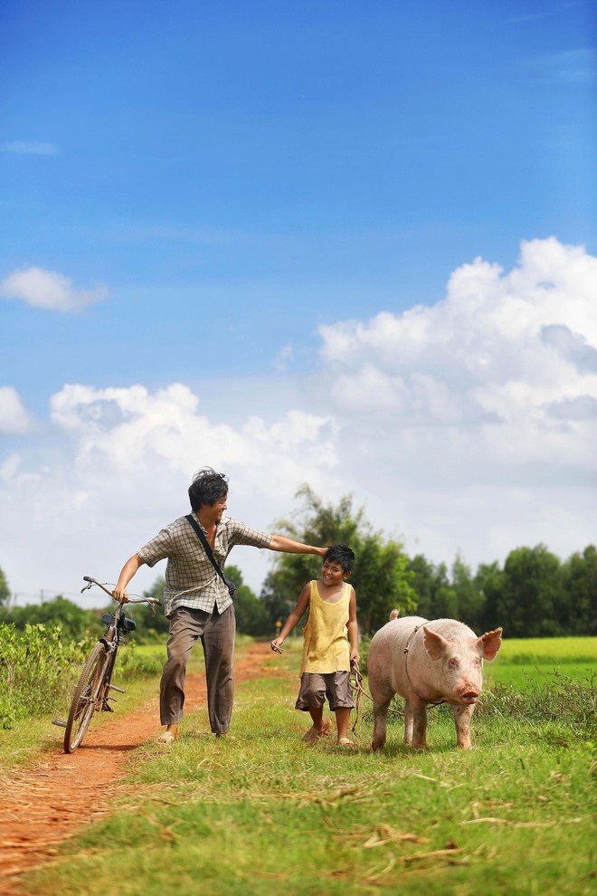 Ch&aacute;n l&agrave;m trai đứng đường, Lương Mạnh Hải về qu&ecirc; l&agrave;m &ocirc;ng bố bần h&agrave;n đen thui  - Ảnh 4.