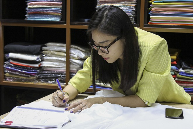 L&agrave; đả nữ nhưng Ng&ocirc; Thanh V&acirc;n cũng phải trầy trật với c&acirc;y kim, sợi chỉ - Ảnh 7.