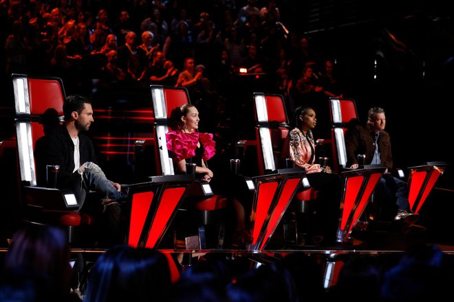 The Voice US: Miley Cyrus qu&aacute; nhọ, chưa g&igrave; đ&atilde; bị loại gần hết team! - Ảnh 1.