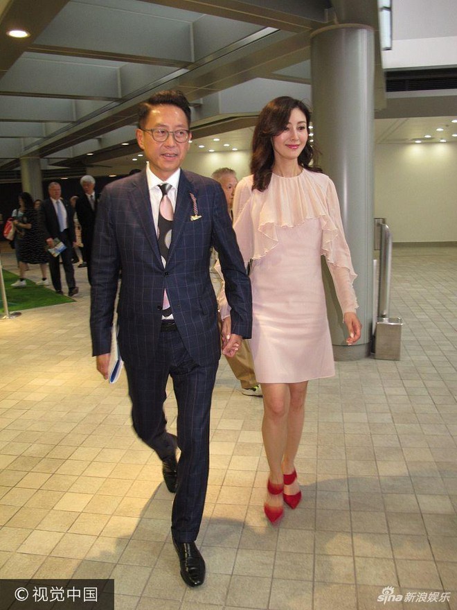 Hoa hậu Hồng Kông trẻ đẹp và hạnh phúc bên chồng đại gia, khoe nhẫn kim cương khủng với nụ cười rạng rỡ - Ảnh 6.