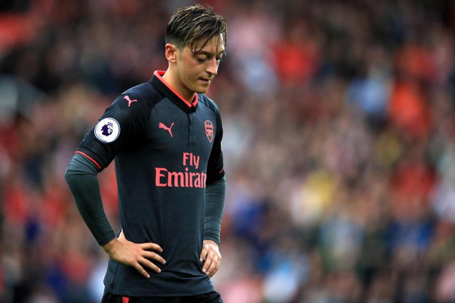 HLV Wenger c&acirc;n bằng kỷ lục đ&aacute;ng nể của Sir Alex Ferguson - Ảnh 7.