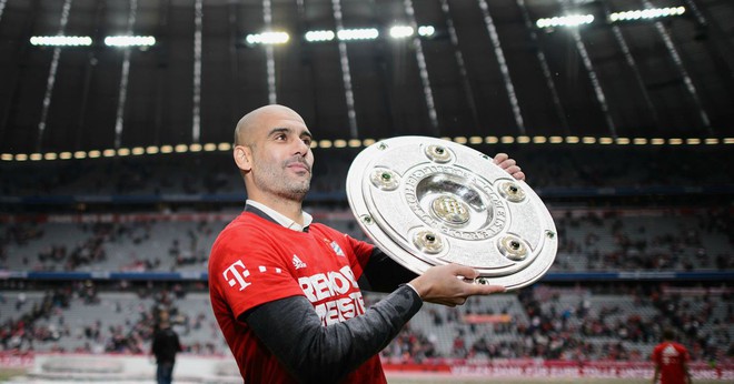 Pep Guardiola từng từ chối Man City v&igrave; phải l&ograve;ng cốc bia ở Munich - Ảnh 2.