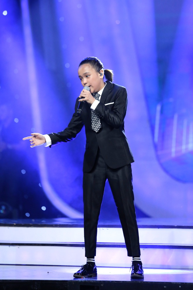 Vietnam Idol Kids: Bích Phương bật khóc khi nhìn cô bé khiếm thị nhún nhảy lạc quan - Ảnh 5.