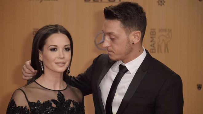 Nhan sắc hoa hậu Thổ Nhĩ Kỳ khiến Mesut Ozil bỏ bạn gái ca sĩ - Ảnh 1.