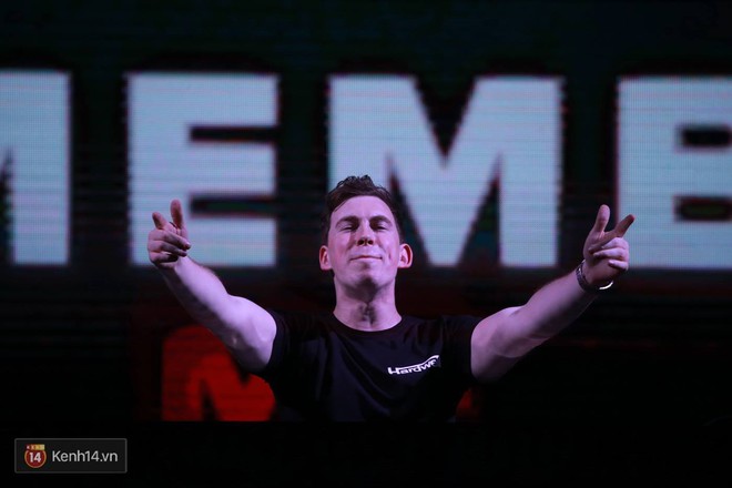 Hardwell quẩy set nhạc 2 tiếng đầy màu sắc dành tặng khán giả Việt - Ảnh 3.