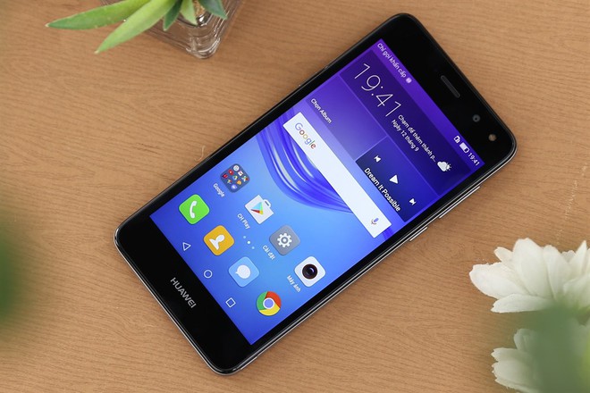 4 smartphone hấp dẫn cho những người kh&ocirc;ng c&oacute; hầu bao rủng rỉnh - Ảnh 1.