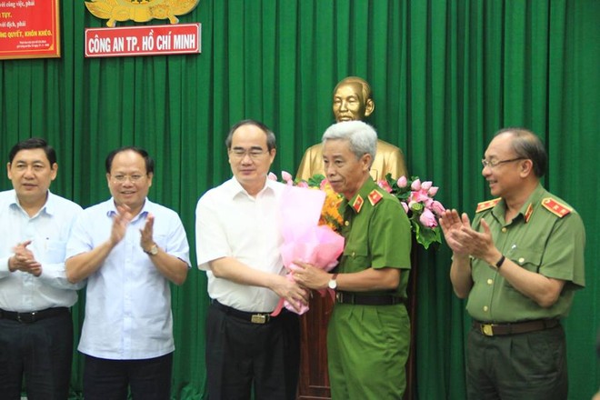 Thưởng nóng Ban chuyên án vừa triệt phá thành công tập đoàn ma túy tại Sài Gòn - Ảnh 2.