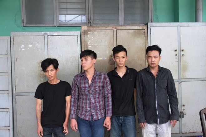 Bắt nh&oacute;m thanh ni&ecirc;n d&ugrave;ng dao cướp xe SH của c&ocirc; g&aacute;i ở S&agrave;i G&ograve;n - Ảnh 1.