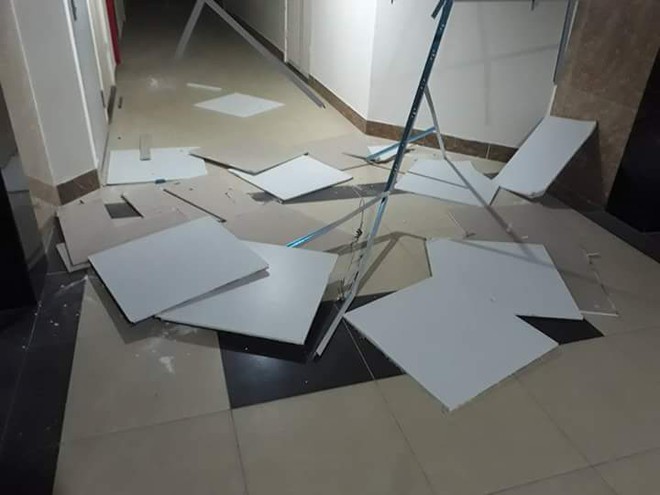 H&agrave; Nội: Sau gi&ocirc;ng lốc lớn, nhiều mảng trần chung cư bị văng xuống đất  - Ảnh 3.