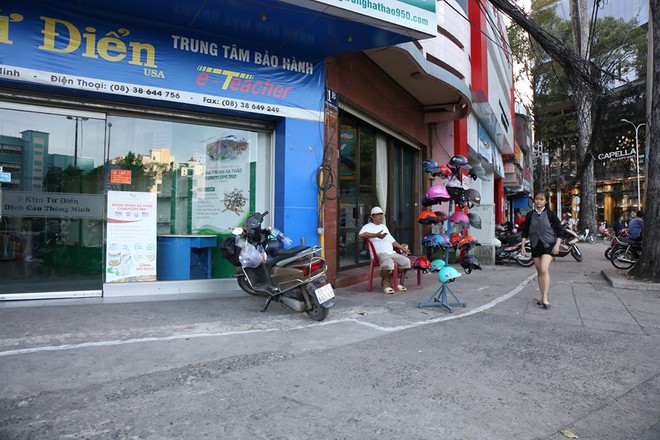 Vỉa hè ở trung tâm Sài Gòn sẽ được cho thuê với giá 100.000 đồng/m2 - Ảnh 1.