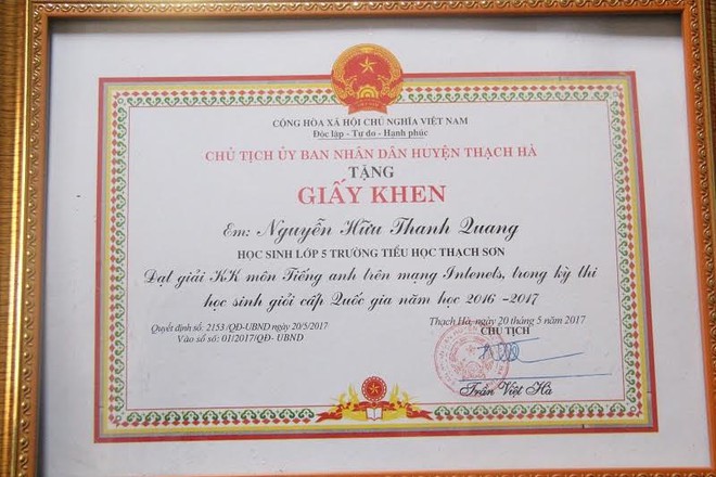 Cậu b&eacute; giỏi tiếng Anh với đ&ocirc;i ch&acirc;n 17 lần bị g&atilde;y - Ảnh 3.