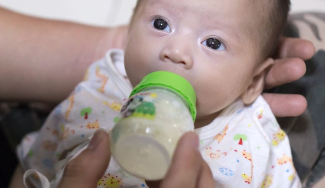 Liên tục cho con ăn sữa thực vật, cha mẹ hại chết đứa con mới được 7 tháng tuổi - Ảnh 2.