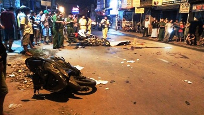 TP HCM: Va chạm liên hoàn giữa 4 xe máy, 2 người tử vong, 4 người bị thương nặng - Ảnh 1.
