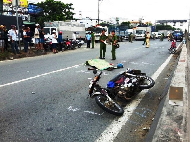 TP. HCM: T&agrave;i xế xe tải c&aacute;n chết nữ sinh vi&ecirc;n ĐH rồi bỏ trốn khỏi hiện trường - Ảnh 1.