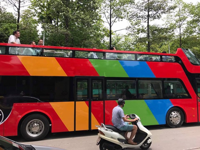 Hà Nội sắp có xe buýt 2 tầng mui trần phục vụ khách du lịch - Ảnh 1.
