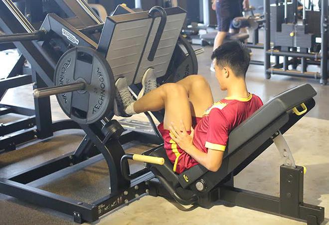 Tuyển thủ U22 VN h&ugrave;ng hục tập GYM, C&ocirc;ng Phượng mất t&iacute;ch b&iacute; ẩn - Ảnh 2.