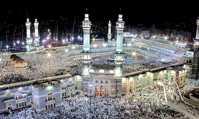 Ông chủ nhà hàng tiết kiệm 1,9 tỉ đồng trong vòng 3 năm để đưa nhân viên hành hương về Mecca - Ảnh 2.