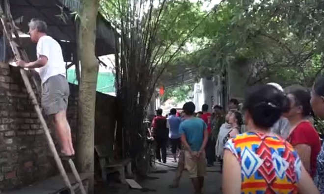 B&eacute; g&aacute;i 9 tuổi nhanh tr&iacute; dắt 2 em tho&aacute;t đ&aacute;m ch&aacute;y - Ảnh 2.
