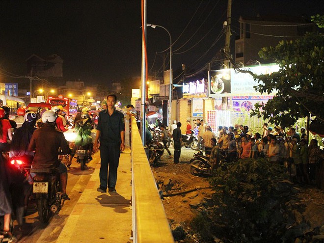 Ph&aacute;t hiện x&aacute;c thanh ni&ecirc;n dưới k&ecirc;nh Rạch Dừa - Ảnh 2.