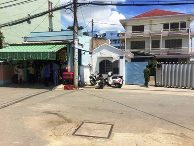 TP. HCM: Sập tường nh&agrave; xưởng c&ocirc;ng tr&igrave;nh thi c&ocirc;ng, 2 c&ocirc;ng nh&acirc;n tử vong - Ảnh 1.