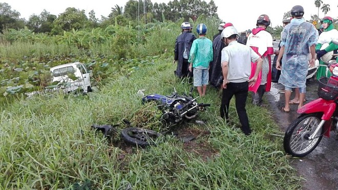 Người đ&agrave;n &ocirc;ng đầy thương t&iacute;ch lao ra QL91 k&ecirc;u cứu - Ảnh 1.