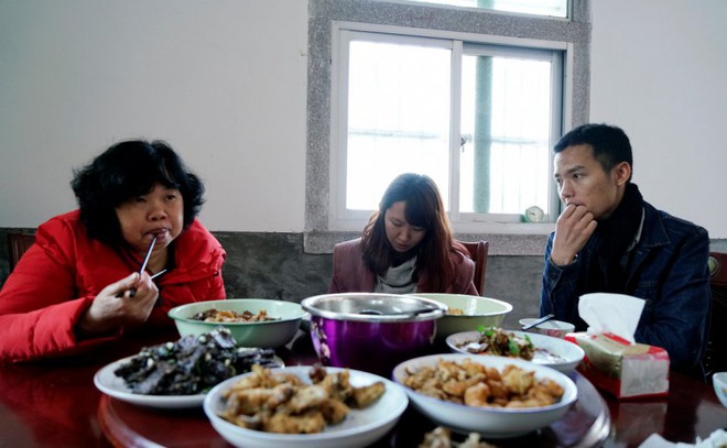 Ứng dụng cho thu&ecirc; người y&ecirc;u nở rộ ở Trung Quốc: &Aacute;p lực gia đ&igrave;nh đ&egrave; nặng l&ecirc;n vai g&aacute;i ế - Ảnh 2.