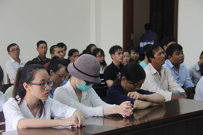 C&ocirc; g&aacute;i tạt axit nữ sinh ở S&agrave;i G&ograve;n v&igrave; ghen tu&ocirc;ng lĩnh &aacute;n 7 năm t&ugrave; mặc d&ugrave; chối tội - Ảnh 3.
