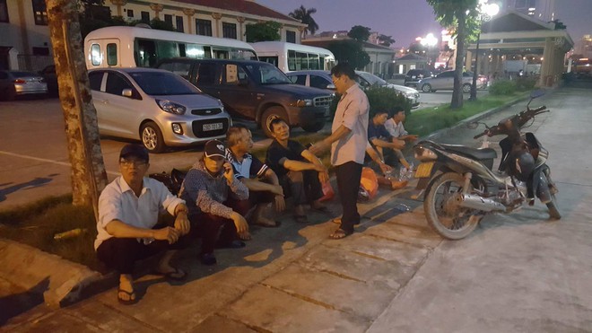 Nhiều thi thể ch&aacute;y biến dạng trong vụ hoả hoạn ở xưởng b&aacute;nh kẹo khiến 8 người tử vong - Ảnh 4.