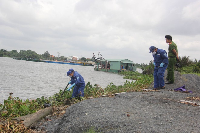 Thi thể nam thanh niên không mặc quần áo trôi trên sông Sài Gòn - Ảnh 1.