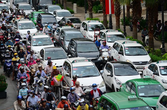 Hà Nội cấm taxi hoạt động ở hàng loạt tuyến phố - Ảnh 1.