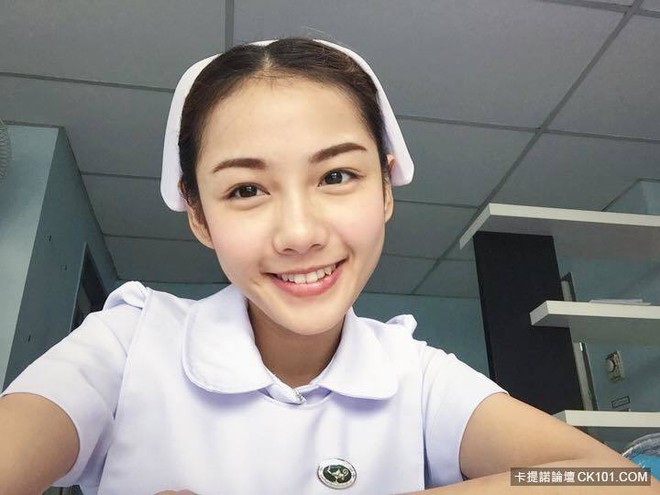 “Nữ y tá đẹp nhất Thái Lan” lại phủ sóng khắp các mạng xã hội vì vẻ ngoài như nữ thần - Ảnh 2.