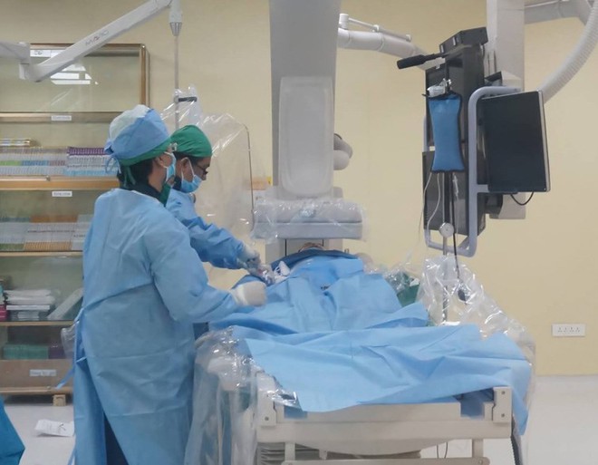 Su&yacute;t chết v&igrave; nhồi m&aacute;u cơ tim nhưng cứ tưởng đau bụng - Ảnh 1.