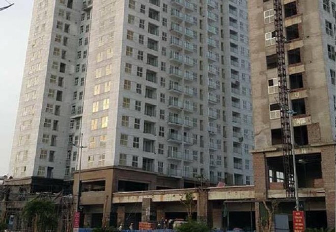 Quảng Ninh: Rơi từ tầng 7 xuống hố thang m&aacute;y, 3 nam c&ocirc;ng nh&acirc;n tử vong - Ảnh 1.