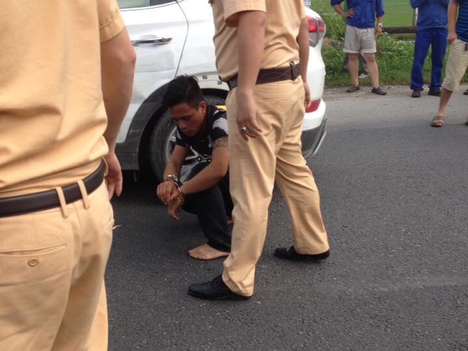 Quảng Ninh: Lái xe điên 3 lần chống lệnh CSGT, đâm hỏng xe chuyên dụng - Ảnh 2.