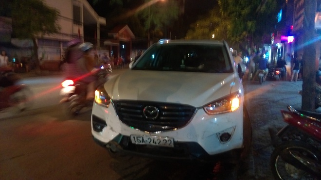 Hải Phòng: Một phụ nữ lái Mazda gây tai nạn liên hoàn - Ảnh 1.
