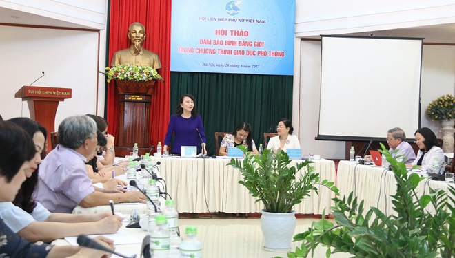 Sẽ tăng h&igrave;nh ảnh nam giới l&agrave;m việc nh&agrave; trong s&aacute;ch gi&aacute;o khoa mới - Ảnh 5.