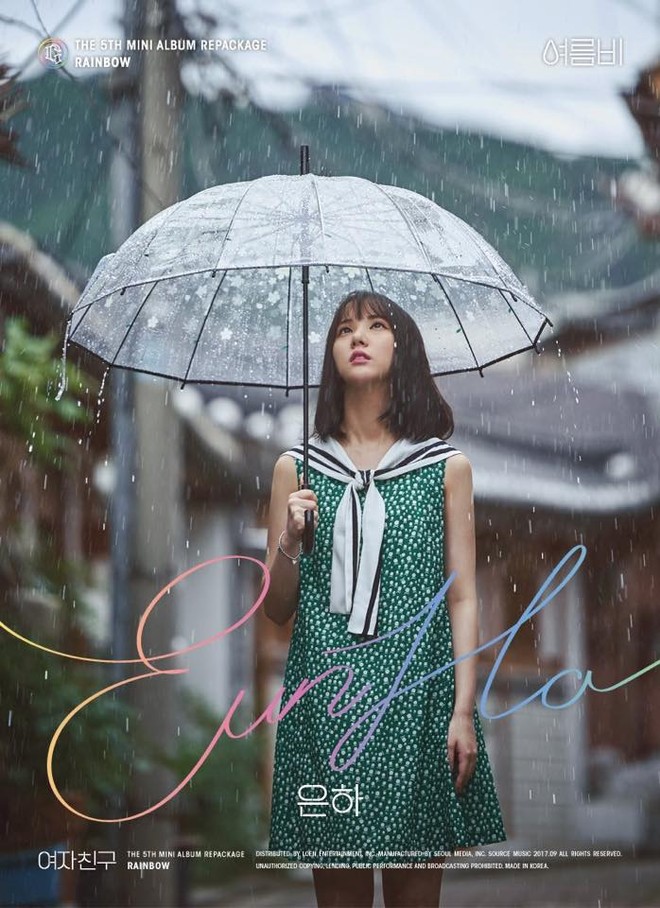 Tung ảnh nh&aacute; h&agrave;ng cầm &ocirc;, G-Friend bị nghi đạo nh&aacute;i BTS - Ảnh 2.