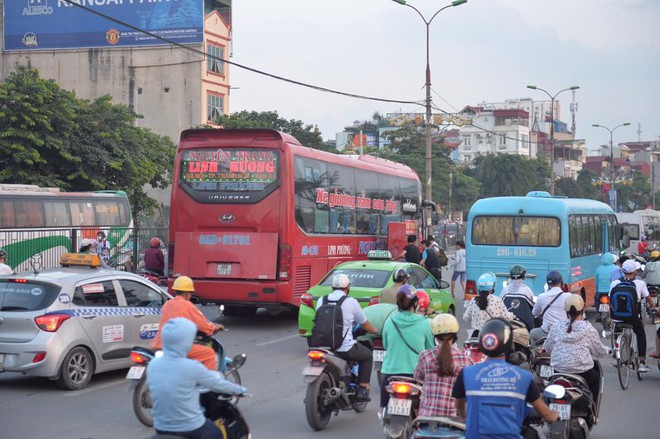 Bến xe chật kín người về quê nghỉ lễ mùng 2/9 - Ảnh 17.