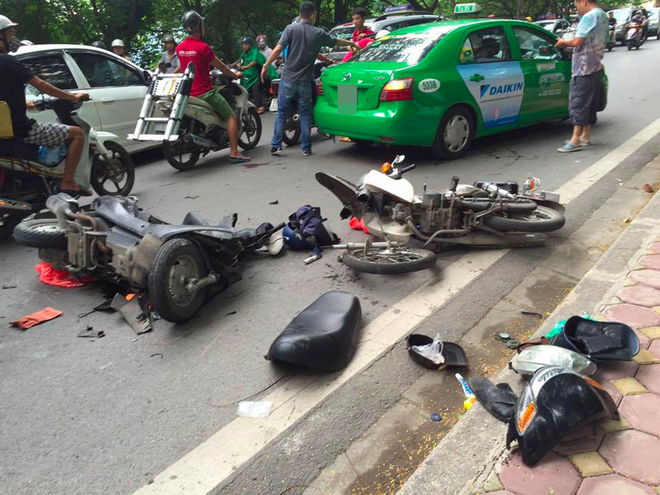Hà Nội: Tai nạn liê…
