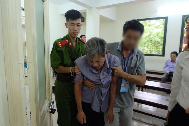 Hà Nội: Đối tượng 79 tuổi hiếp dâm bé gái bị phạt 8 năm tù - Ảnh 2.