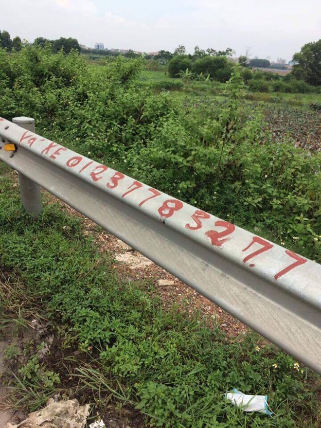 H&agrave;ng loạt xe d&iacute;nh bẫy đinh tr&ecirc;n cao tốc H&agrave; Nội - Bắc Giang, t&agrave;i xế kh&oacute;c dở mếu dở giữa trời nắng - Ảnh 5.