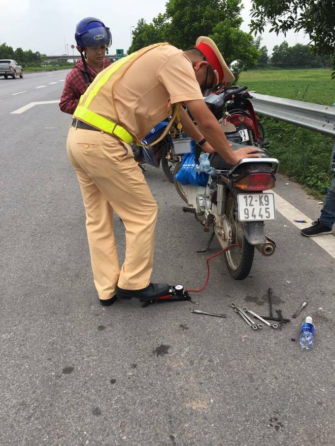 H&agrave;ng loạt xe d&iacute;nh bẫy đinh tr&ecirc;n cao tốc H&agrave; Nội - Bắc Giang, t&agrave;i xế kh&oacute;c dở mếu dở giữa trời nắng - Ảnh 9.