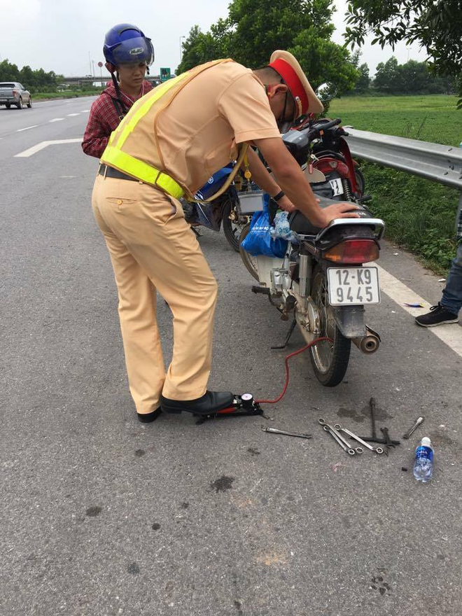 Hàng loạt xe dính bẫy đinh trên cao tốc Hà Nội - Bắc Giang, tài xế khóc dở mếu dở giữa trời nắng - Ảnh 9.