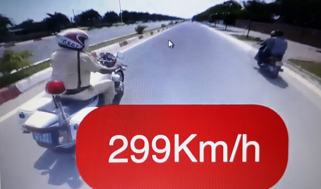 Thanh niên phóng xe máy “tốc độ bàn thờ” 299km/h khai gì? - Ảnh 1.