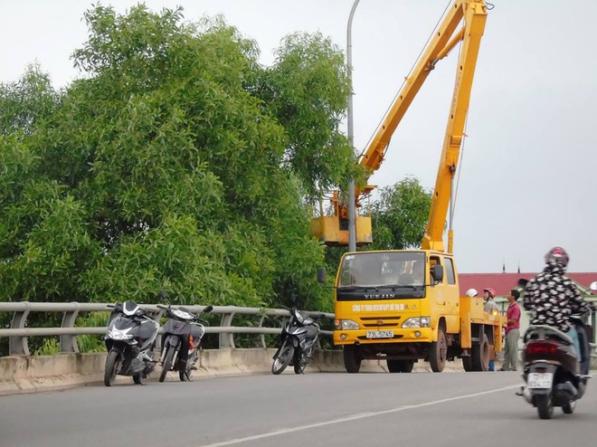 Chùm ảnh: Bão số 10 bắt đầu gây mưa, đồng loạt các tỉnh khẩn trương phòng hộ - Ảnh 21.